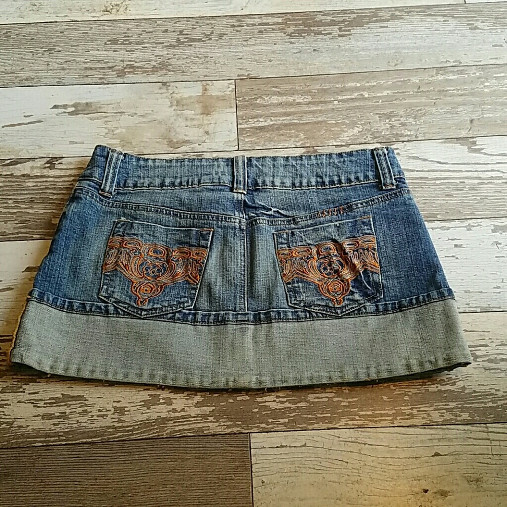 Mini Skirt - Picture 2 of 3